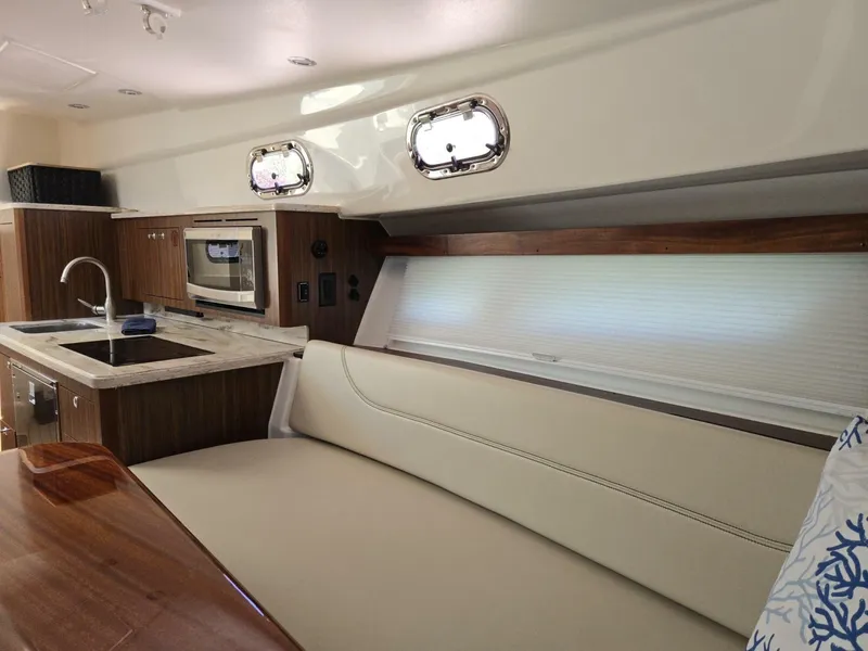Slide: The Image of Pursuit 355 Offshore 2019 - 6111326