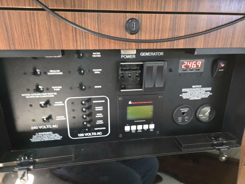 Slide: The Image of Pursuit 355 Offshore 2019 - 6111307
