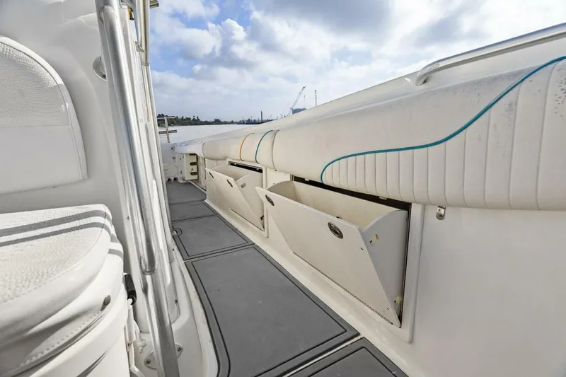 Slide: The Image of Hydra-Sports Vector 3300 CC 2004 - 5987427