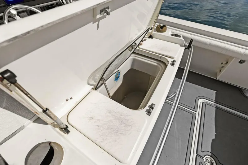 Slide: The Image of Hydra-Sports Vector 3300 CC 2004 - 5987479