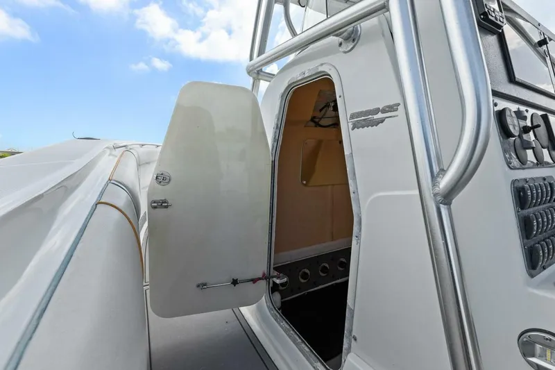 Slide: The Image of Hydra-Sports Vector 3300 CC 2004 - 5987491