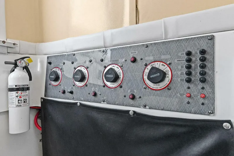 Slide: The Image of Hydra-Sports Vector 3300 CC 2004 - 5987494