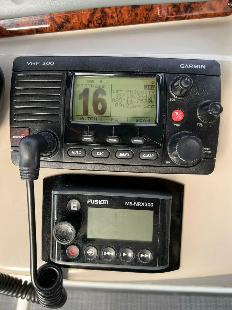 Slide: The Image of Sea Ray 320 Sundancer 2006 - 5988569