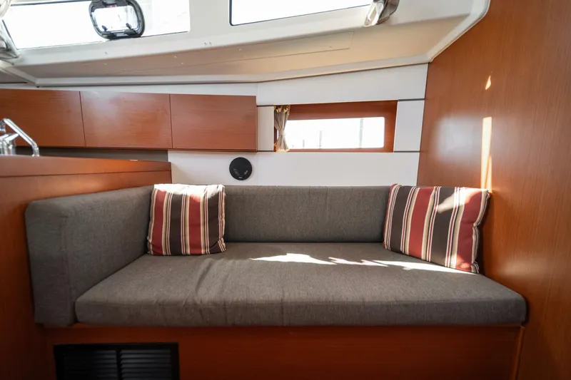 Slide: The Image of Beneteau Oceanis 38.1 2019 - 5988833