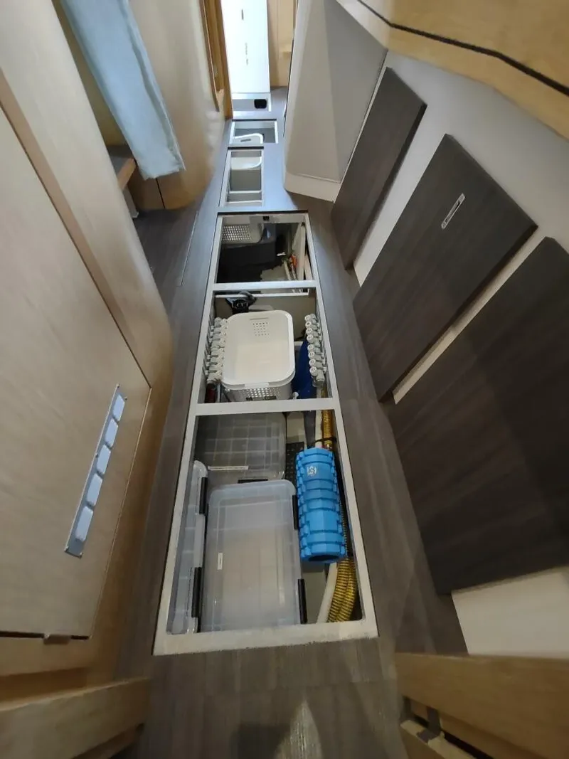 Slide: The Image of Outremer 51 2020 - 5991568