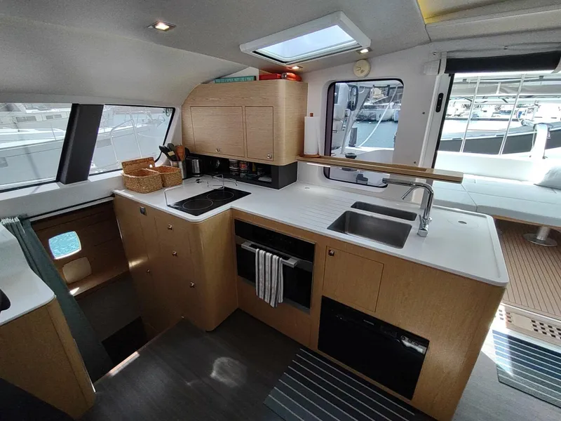 Slide: The Image of Outremer 51 2020 - 5991424