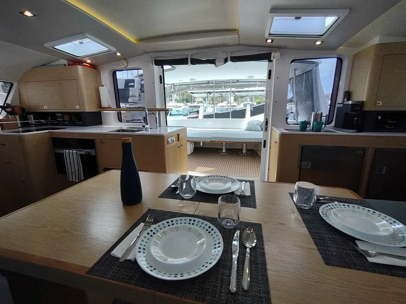 Slide: The Image of Outremer 51 2020 - 5991450