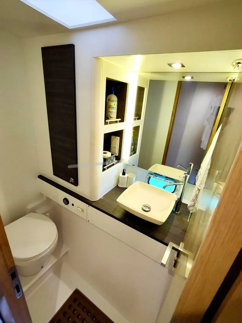 Slide: The Image of Outremer 51 2020 - 5991461