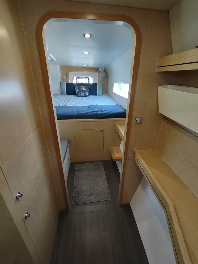 Slide: The Image of Outremer 51 2020 - 5991471