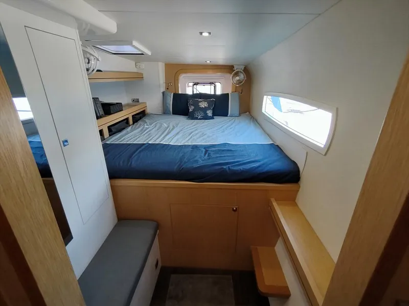 Slide: The Image of Outremer 51 2020 - 5991472