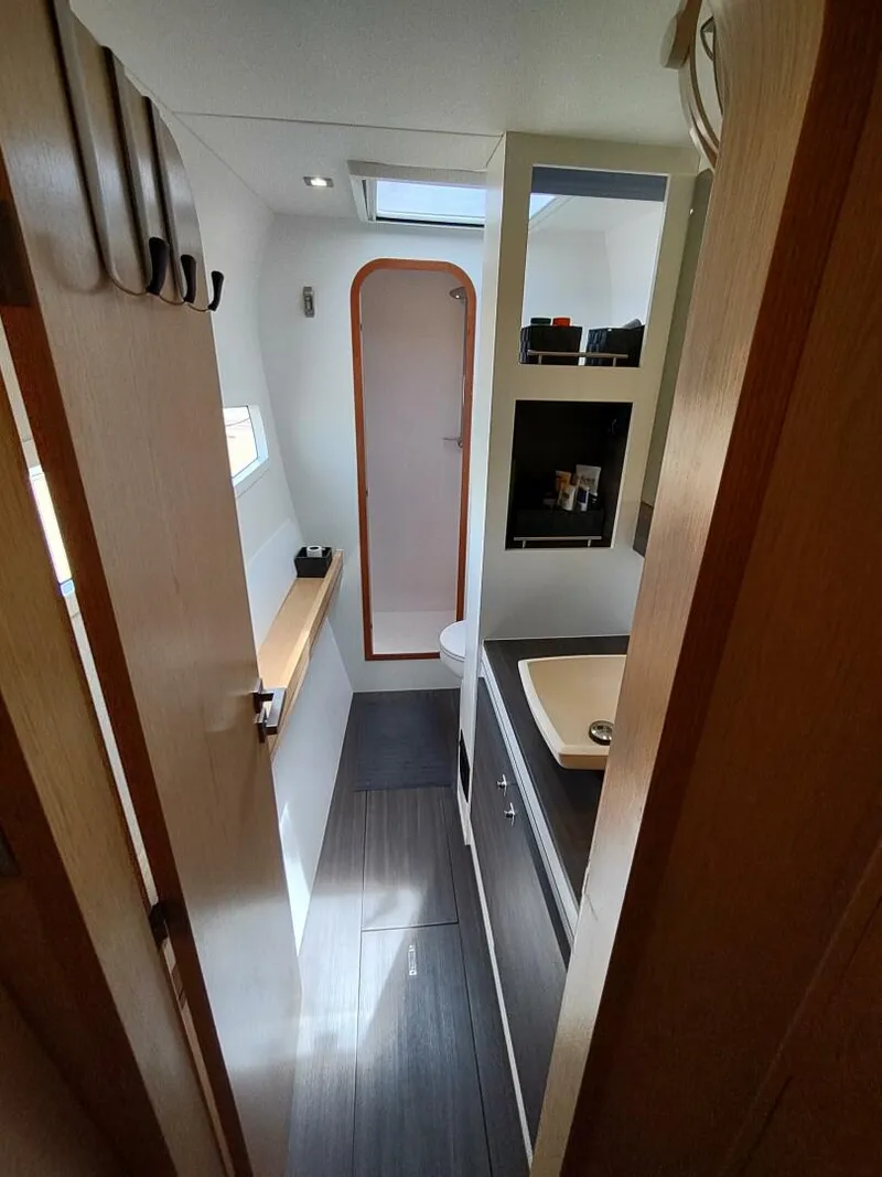 Slide: The Image of Outremer 51 2020 - 5991527