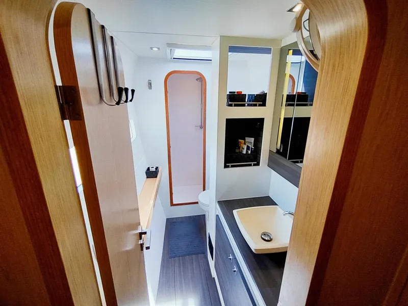 Slide: The Image of Outremer 51 2020 - 5991528