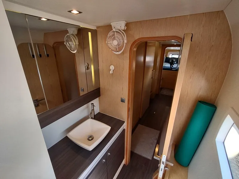 Slide: The Image of Outremer 51 2020 - 5991533