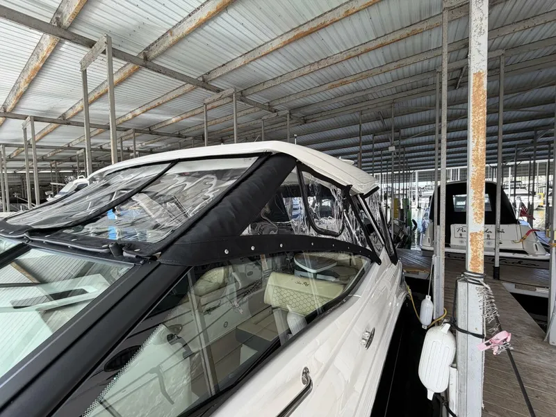 Slide: The Image of Sea Ray Sundancer 320 2023 - 5990925