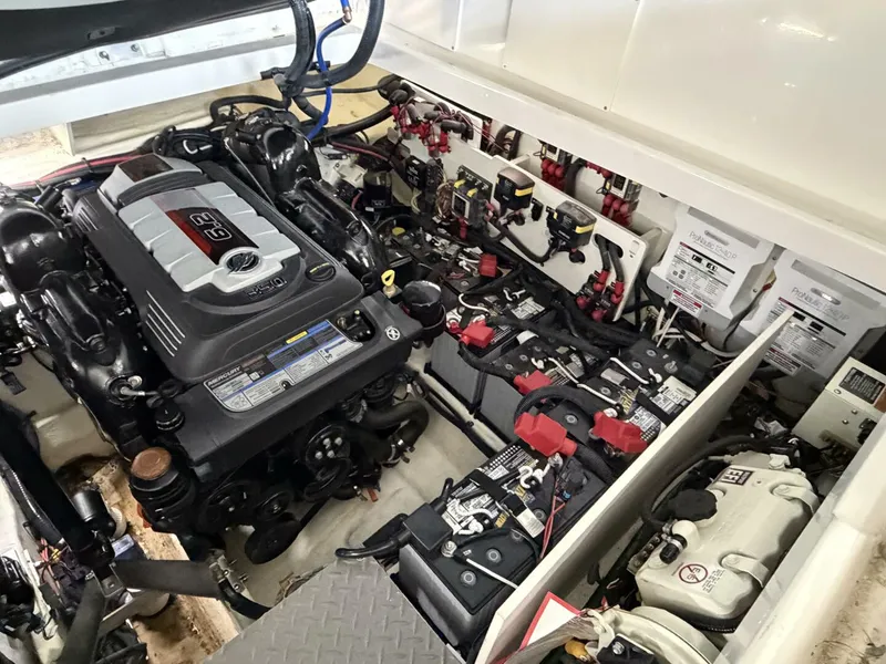 Slide: The Image of Sea Ray Sundancer 320 2023 - 5990930