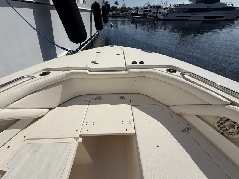 Slide: The Image of Grady-White Freedom 335 2018 - 6009501