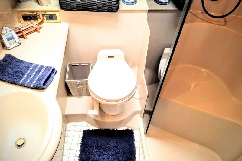 Slide: The Image of Cruisers 3672 Express 2000 - 5991358