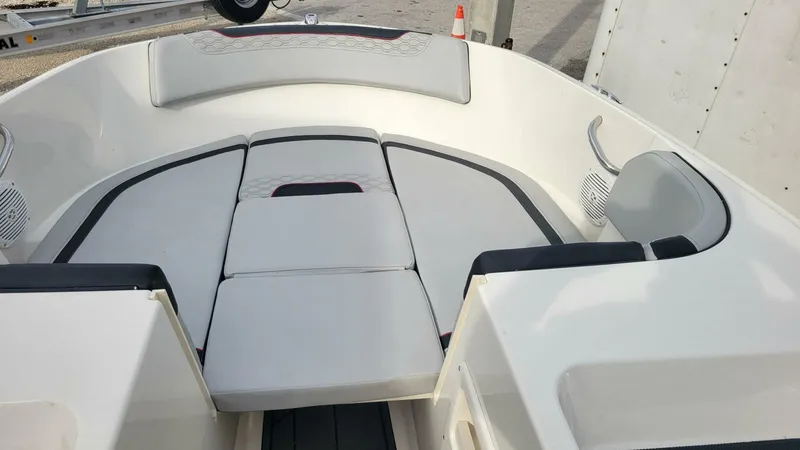 Slide: The Image of Bayliner Element M17 2022 - 5995684