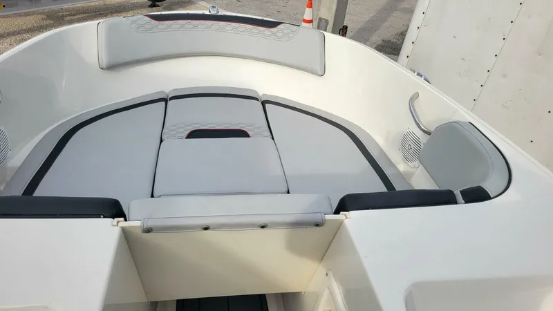 Slide: The Image of Bayliner Element M17 2022 - 5995686