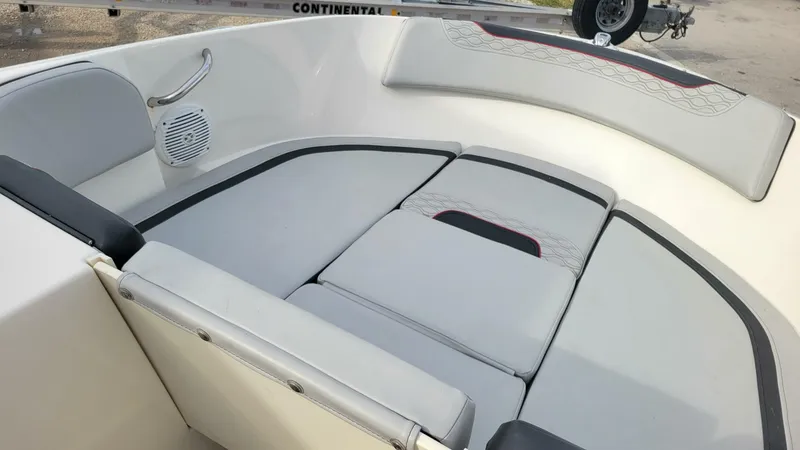 Slide: The Image of Bayliner Element M17 2022 - 5995687