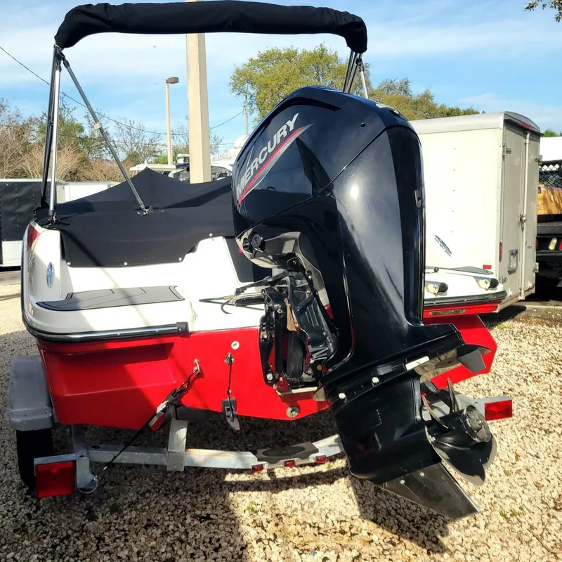 Slide: The Image of Bayliner Element M17 2022 - 5995670