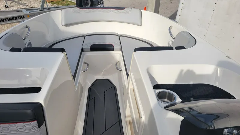 Slide: The Image of Bayliner Element M17 2022 - 5995676