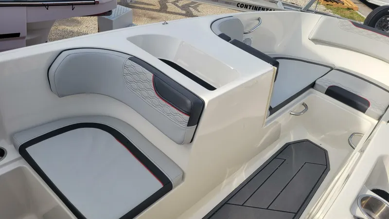 Slide: The Image of Bayliner Element M17 2022 - 5995678