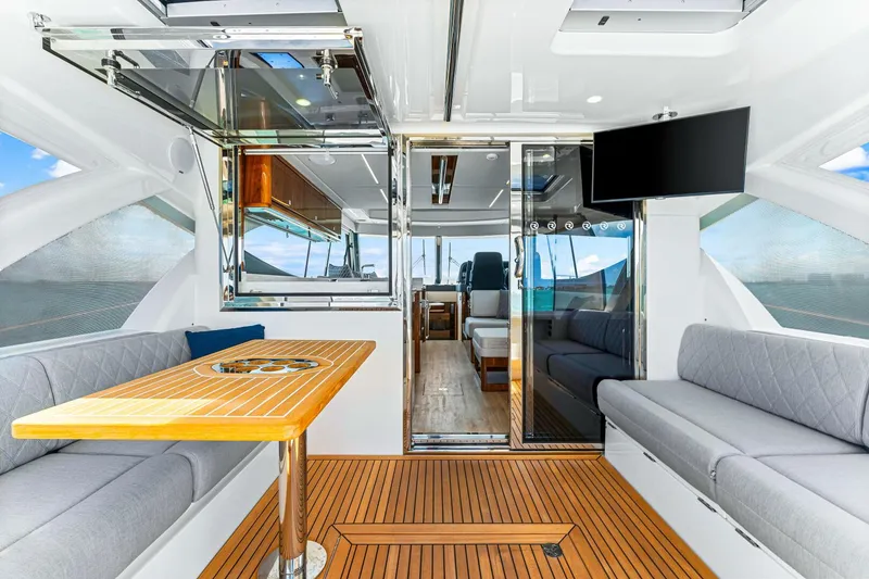 Slide: The Image of Riviera 505 SUV 2025 - 5993370