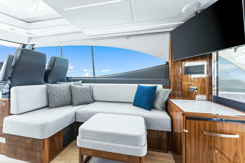 Slide: The Image of Riviera 505 SUV 2025 - 5993384