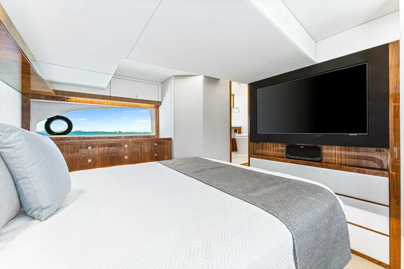 Slide: The Image of Riviera 505 SUV 2025 - 5993400