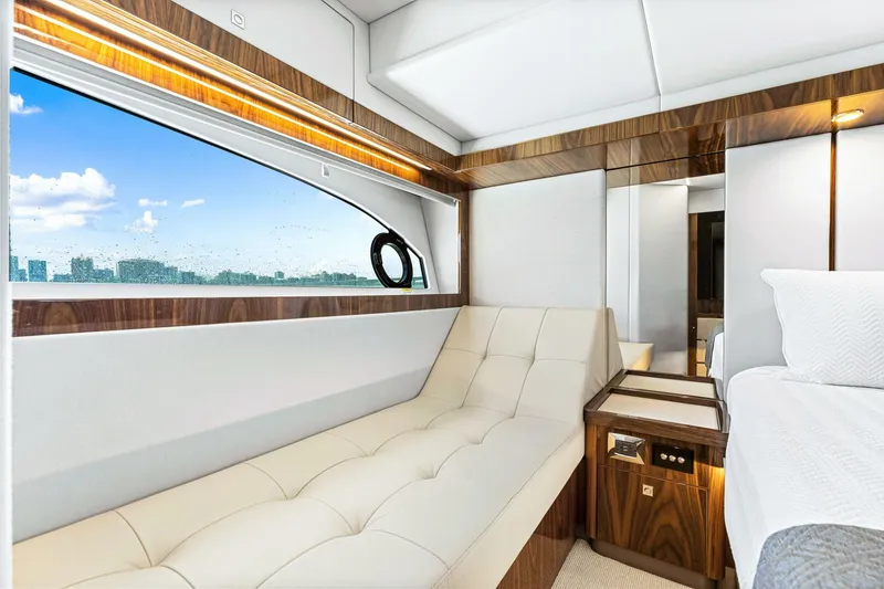 Slide: The Image of Riviera 505 SUV 2025 - 5993401