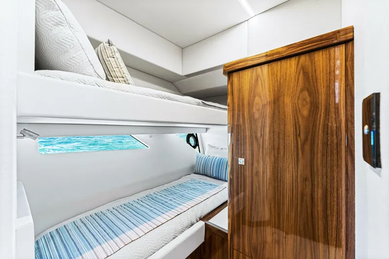 Slide: The Image of Riviera 505 SUV 2025 - 5993406