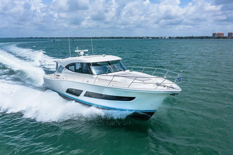 Slide: The Image of Riviera 505 SUV 2025 - 5993348