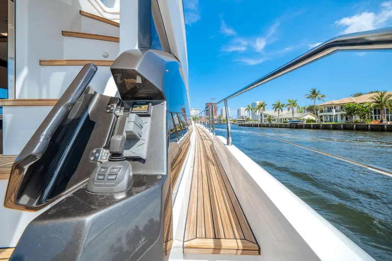 Slide: The Image of Azimut Fly 53 2026 - 6111978