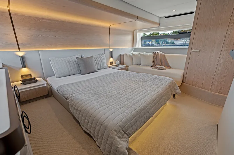 Slide: The Image of Azimut Fly 53 2026 - 7288411
