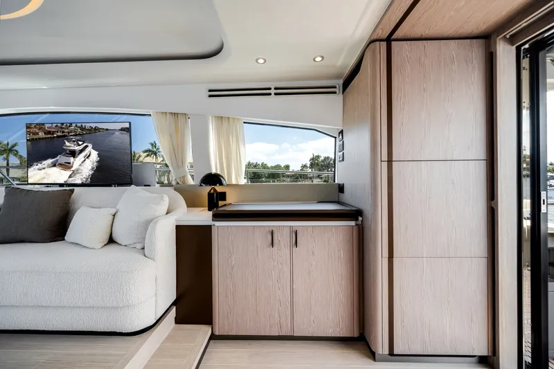Slide: The Image of Azimut Fly 53 2026 - 6111982