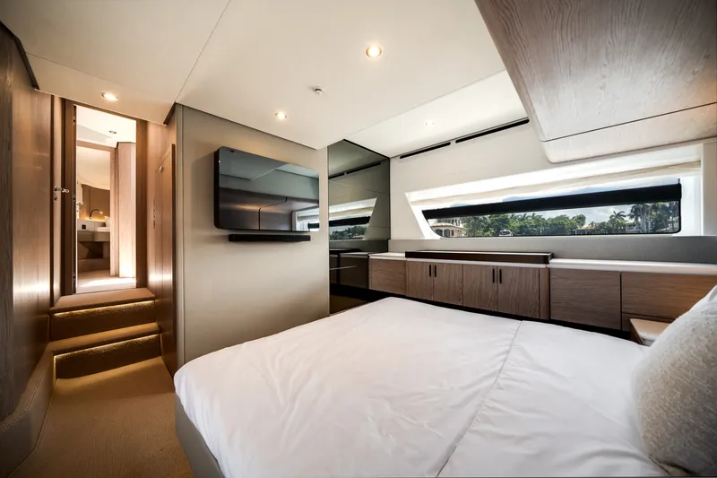 Slide: The Image of Azimut Fly 53 2026 - 6111991