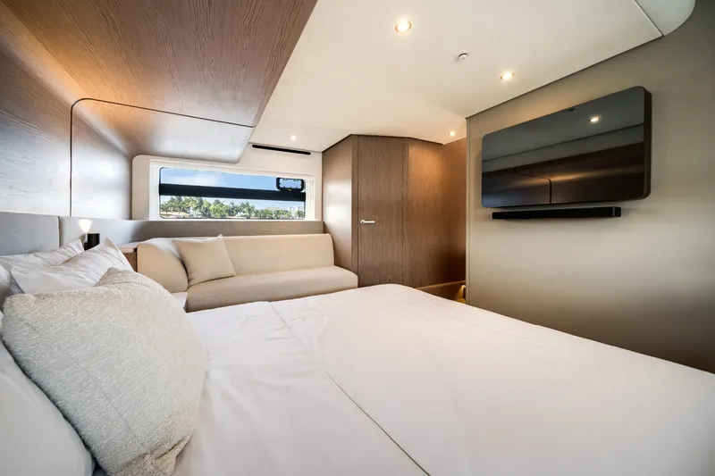 Slide: The Image of Azimut Fly 53 2026 - 6111992