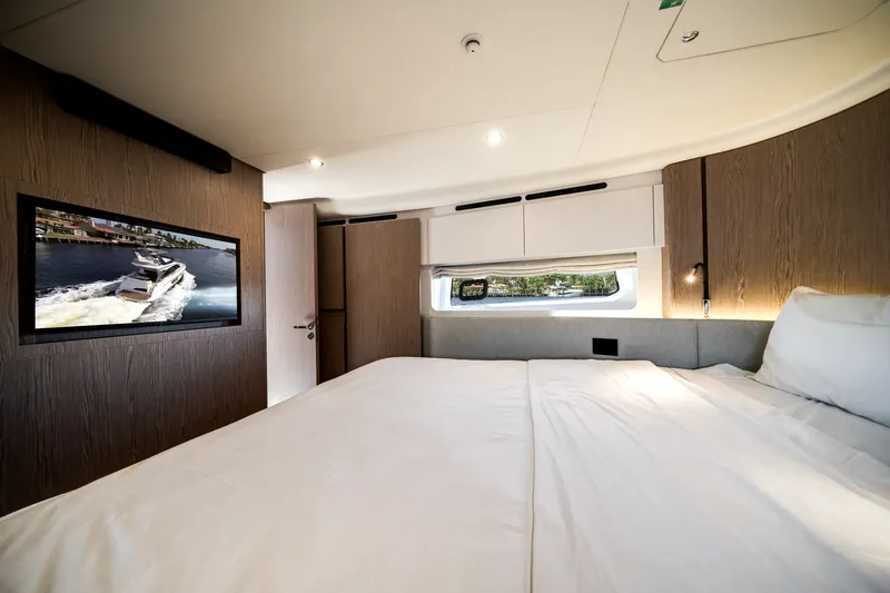 Slide: The Image of Azimut Fly 53 2026 - 6112006