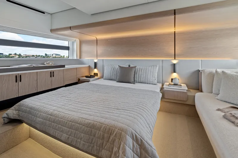 Slide: The Image of Azimut Fly 53 2026 - 7288409