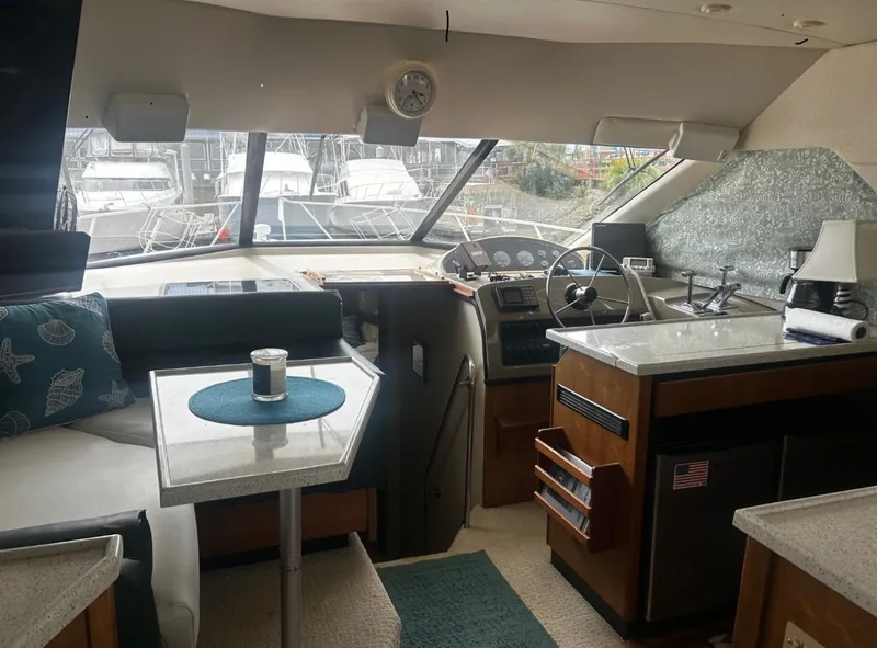 Slide: The Image of Bayliner 3988 Motoryacht 1998 - 6064913