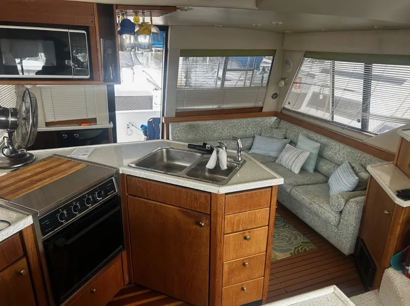 Slide: The Image of Bayliner 3988 Motoryacht 1998 - 6064914