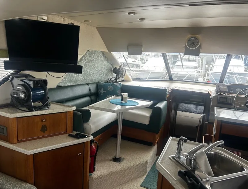 Slide: The Image of Bayliner 3988 Motoryacht 1998 - 6064915