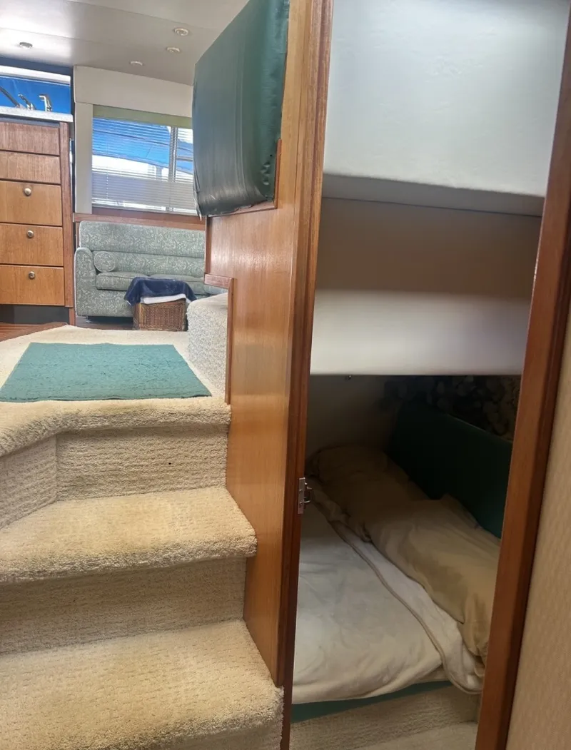 Slide: The Image of Bayliner 3988 Motoryacht 1998 - 6064916