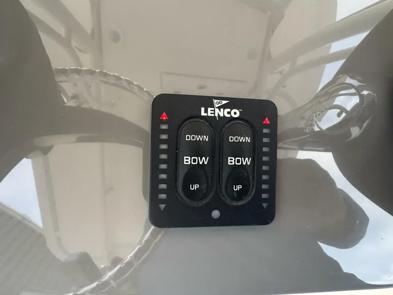 Slide: The Image of Pursuit C 260 Center Console 2017 - 5994181