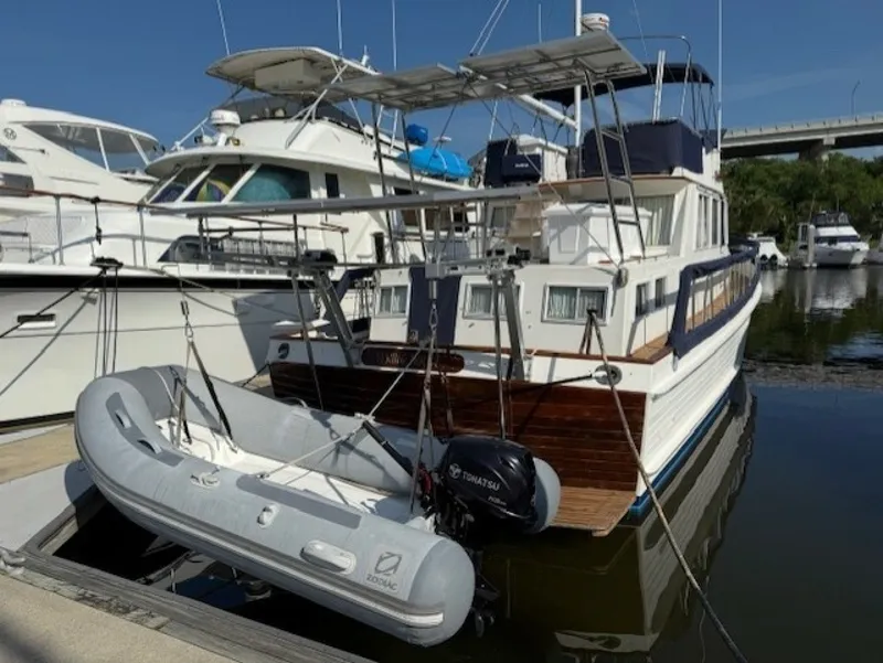 Slide: The Image of Dinghy on davits - 6002450