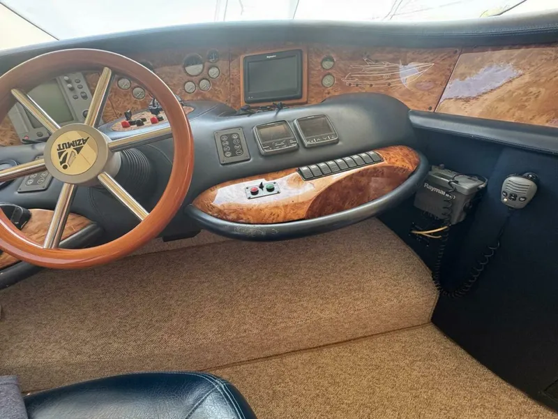 Slide: The Image of Azimut 68 Plus 2001 - 5994324