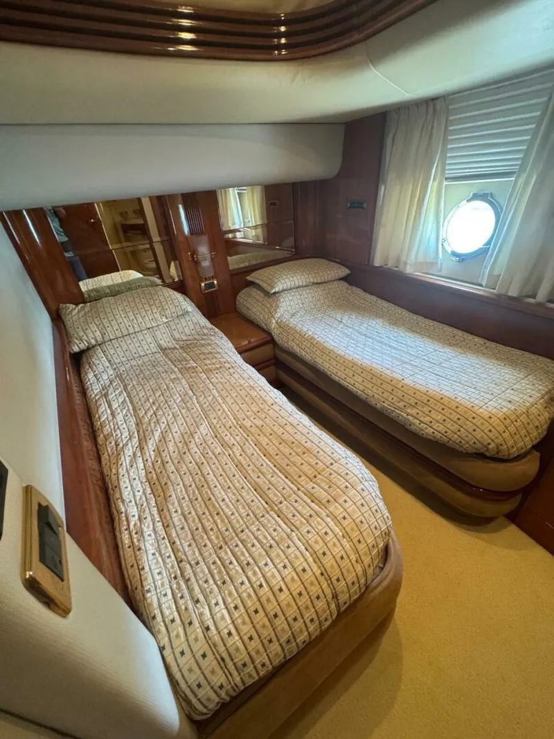 Slide: The Image of Azimut 68 Plus 2001 - 5994328