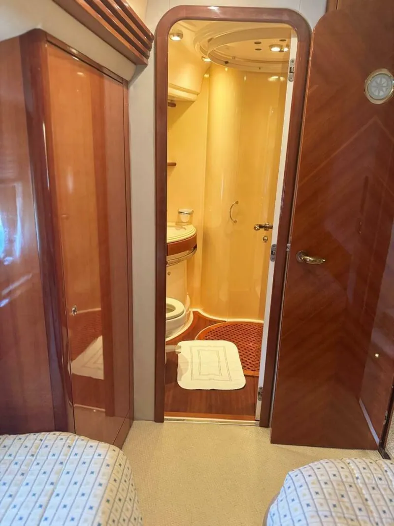 Slide: The Image of Azimut 68 Plus 2001 - 5994329