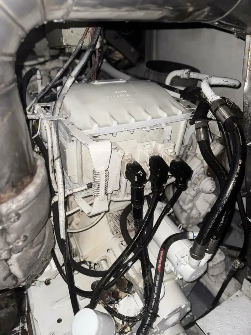 Slide: The Image of Azimut 68 Plus 2001 - 5994327